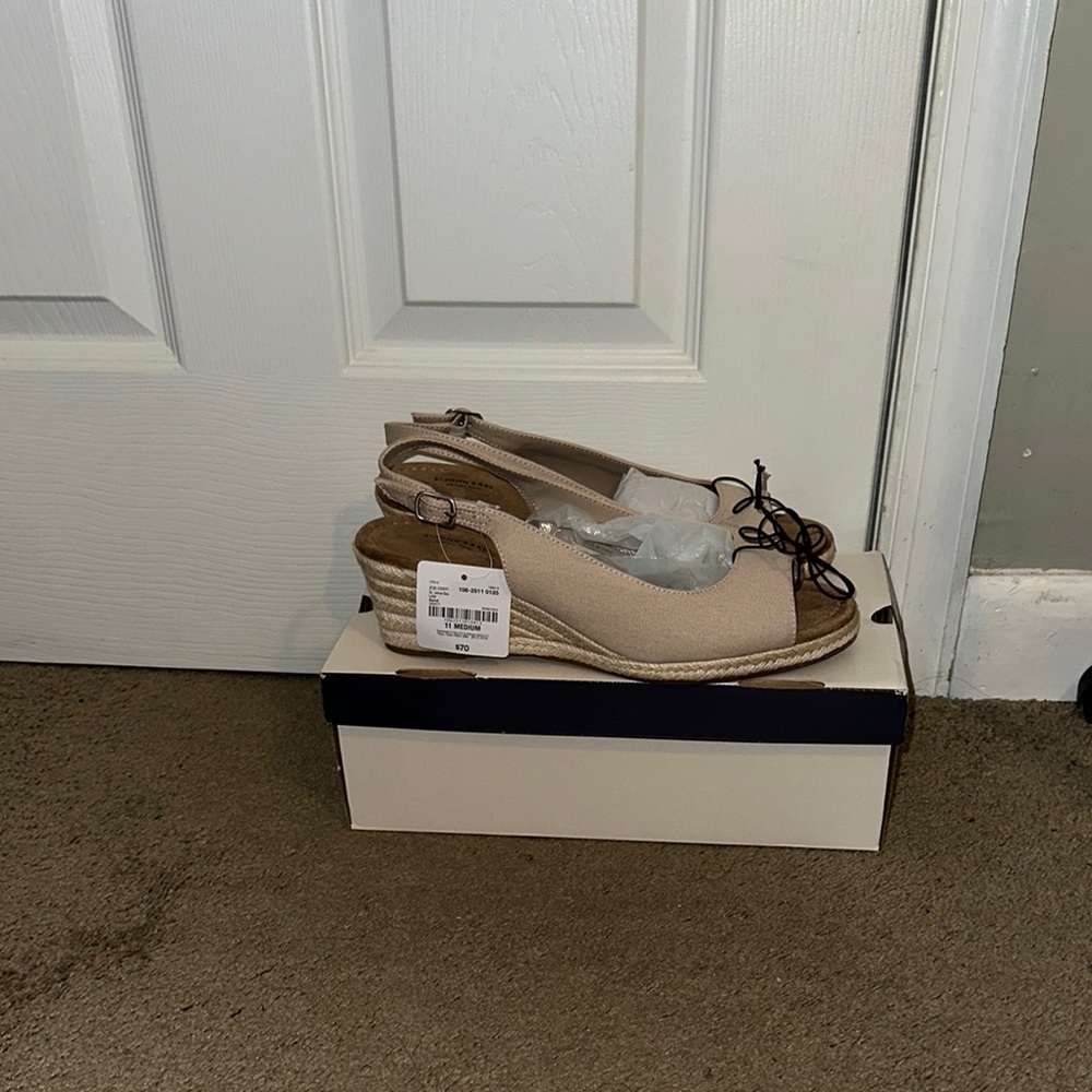 Sandals Women's Beige Wedge NWT